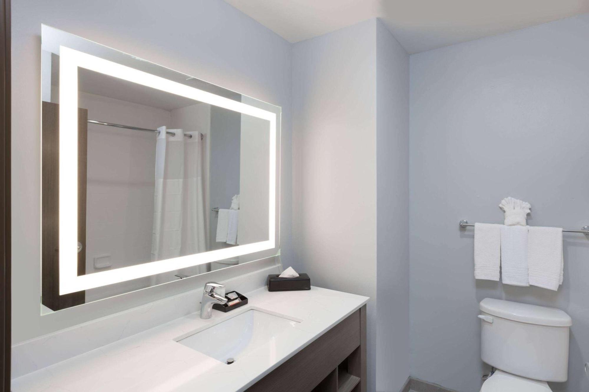 Days Inn & Suites By Wyndham Houston Nw Cypress Eksteriør bilde