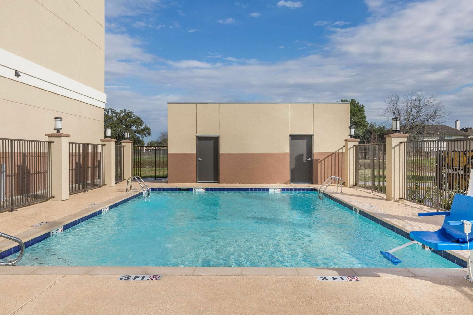 Days Inn & Suites By Wyndham Houston Nw Cypress Eksteriør bilde